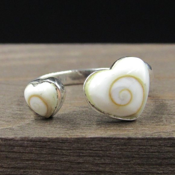 Jewelry - Size 5.75 Sterling Silver Double Heart Swirling Shell Band Ring Vintage